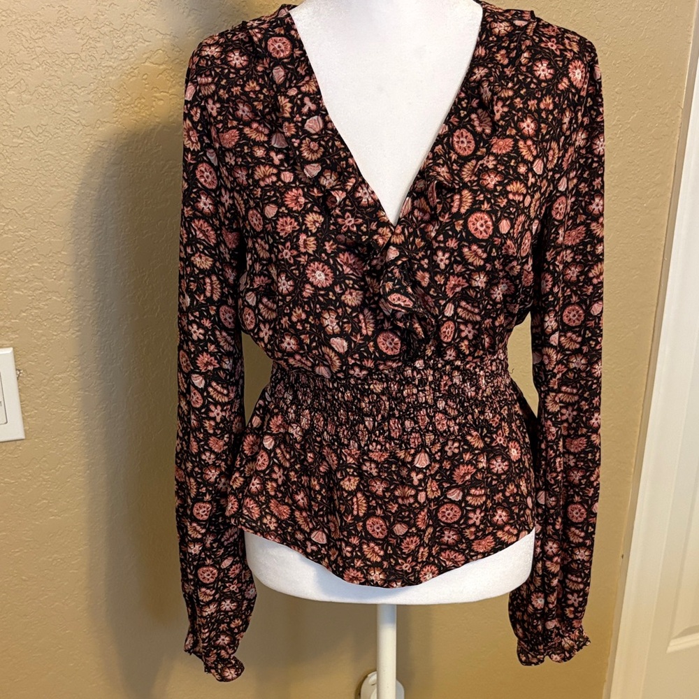 Abercrombie & Fitch Black and Pink Floral Blouse.‎ Size Small